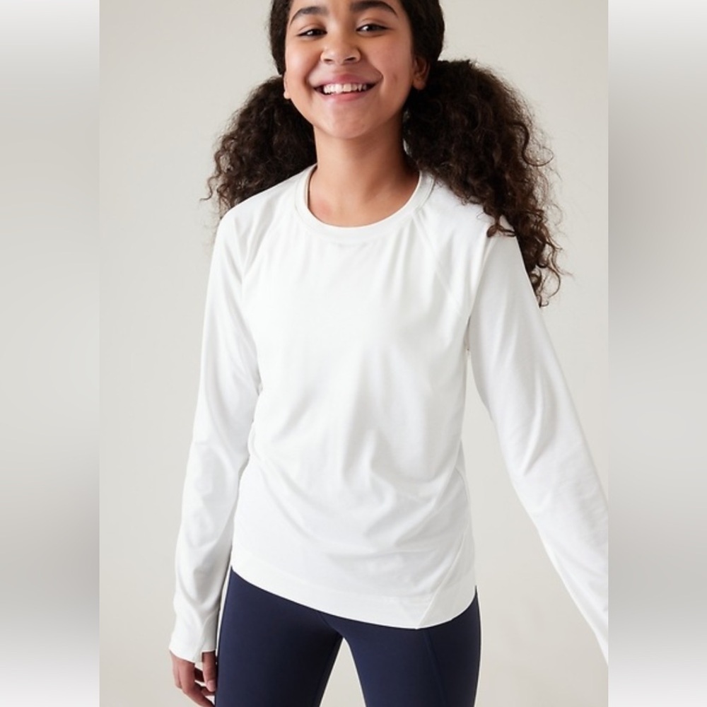 Athleta Girl catching rays power up long sleeve thumb slit 14